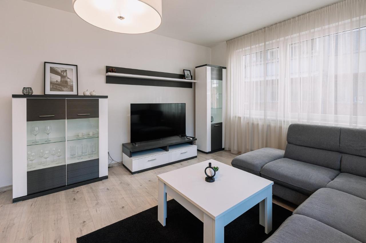 Skau 1 Old Town Family & Business Apartment Free Parking Bratislava Exterior foto