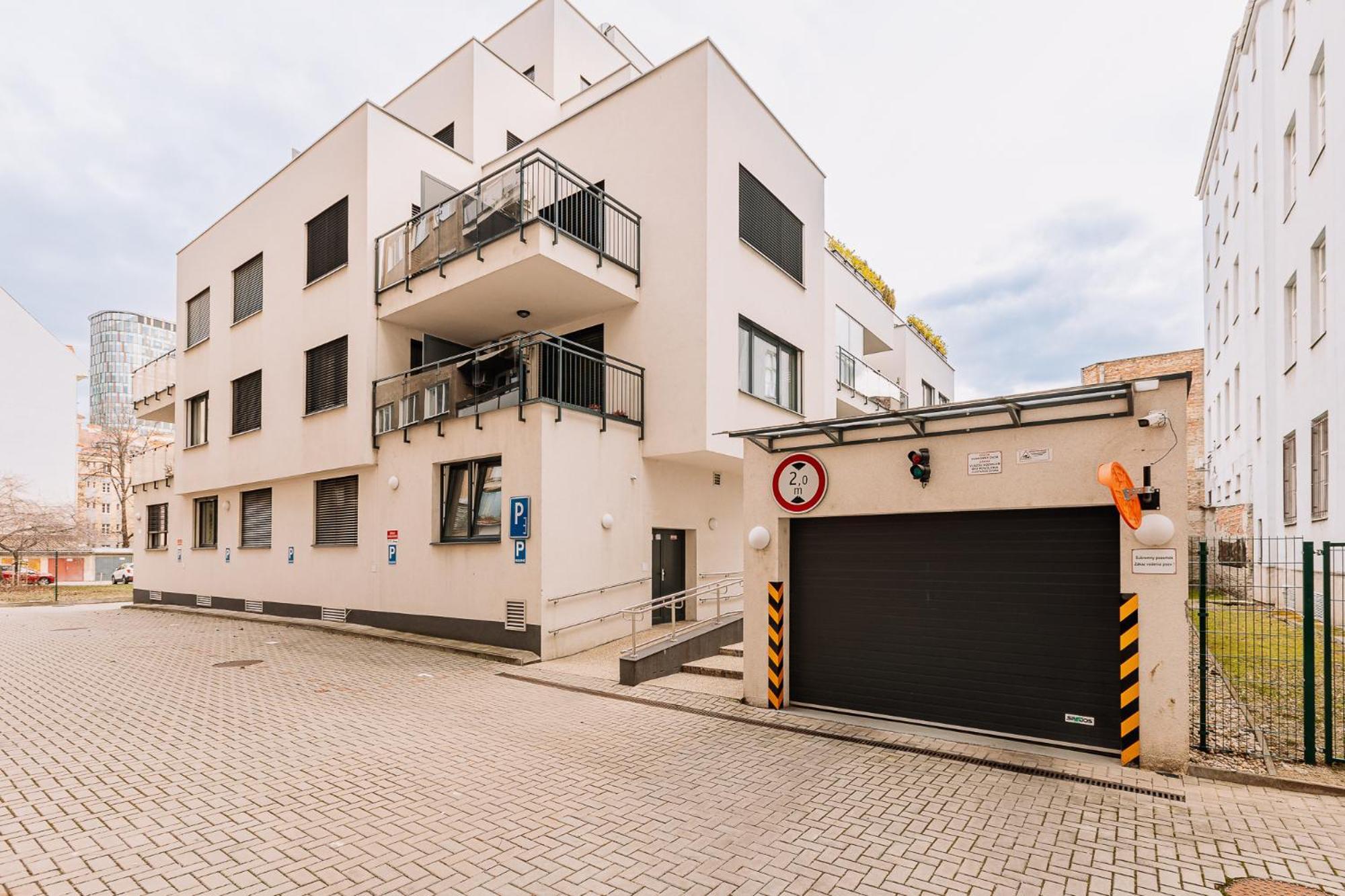 Skau 1 Old Town Family & Business Apartment Free Parking Bratislava Exterior foto